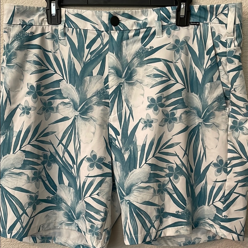 Hurley Phantom Leaf/Floral Print Shorts in GreenTeal and White Size 38